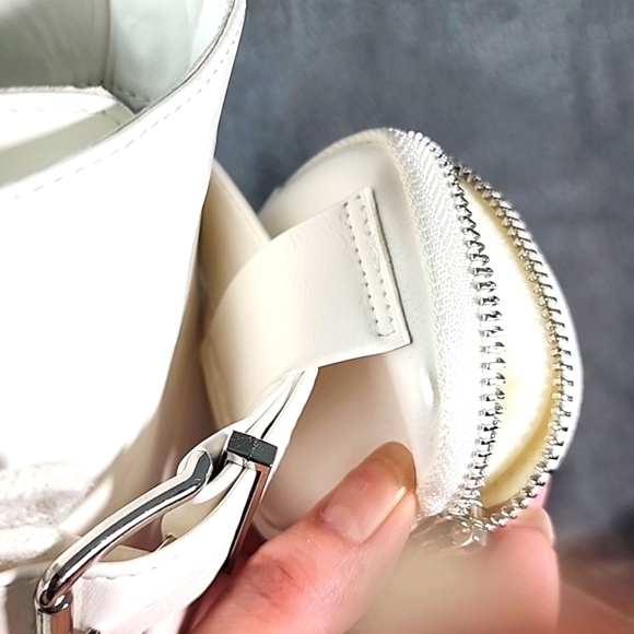 Women's White Boots, Lace up, lug soles with pouch. Shoe Dazzle. Size 7.5. - Picture 11 of 14